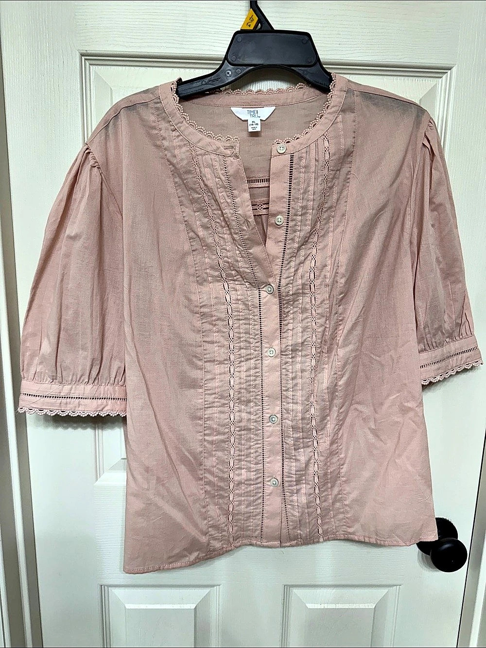 Time and Tru Embroidered Blouse in Pink XL Like New